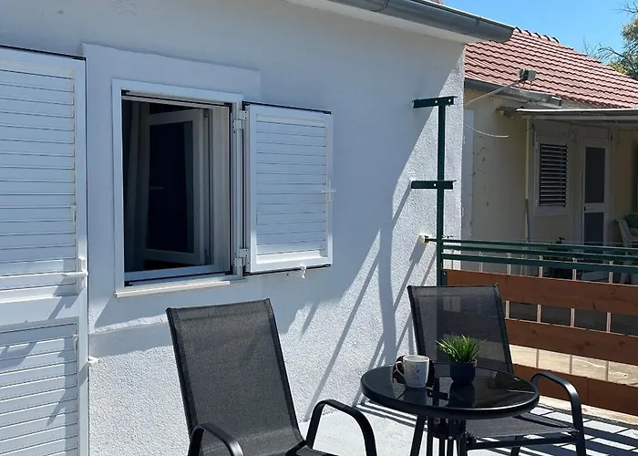 בית נופש House With A Parking Space Bilice, Krka - 24006