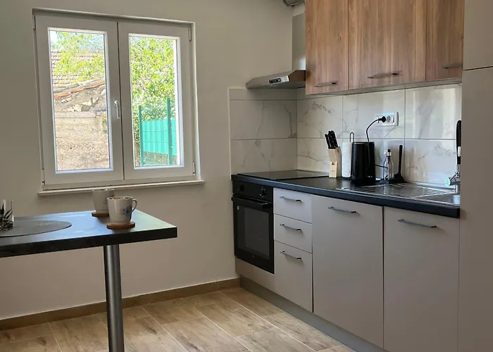 House With A Parking Space Bilice, Krka - 24006 בית נופש