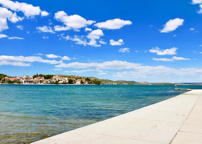 House With A Parking Space Bilice, Krka - 24006 בית נופש