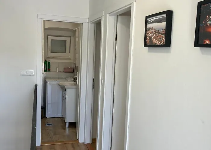 בית נופש House With A Parking Space Bilice, Krka - 24006